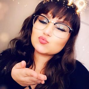 Meet your Posher, Amelia